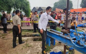 Heboh !!! Seorang Pria Tewas Gantung Diri Di Pintu Air Irigasi Kedung Waringin Kabupaten Bekasi