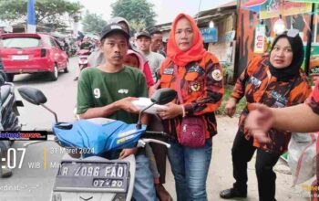 Srikandi dan PAC PP Cabangbungin di Bulan Suci Ramadhan Bagikan Takjil di lanjut Bukber