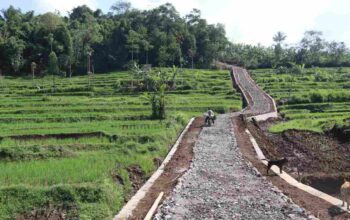 Pembangunan Jalan Penghubung Bukti Nyata Sinergi TNI dan Warga Kampung Buleud