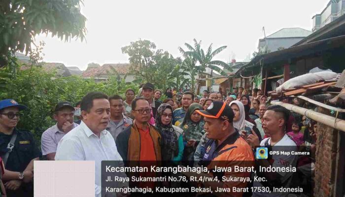 Pejabat Bupati Bekasi Dedy Supriyadi Berikan Bantuan Untuk Rumah Bintar Penderita Lumpuh