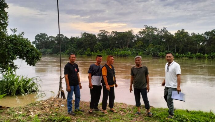 Ketua Fraksi PKB Muara Enim Memantau Debit Air Sungai Lematang yang semakin tinggi dan Menghimbau Masyarakat Mengantisipasi bersama